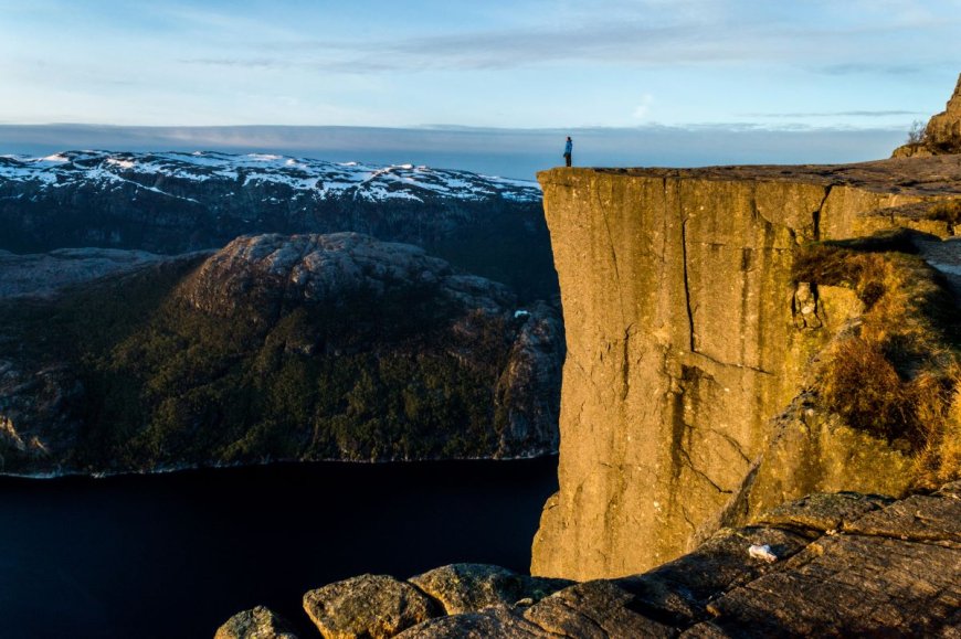 Τουρίστας έπεσε από βράχο: Τραγικός θάνατος για άνδρα στη Νορβηγία