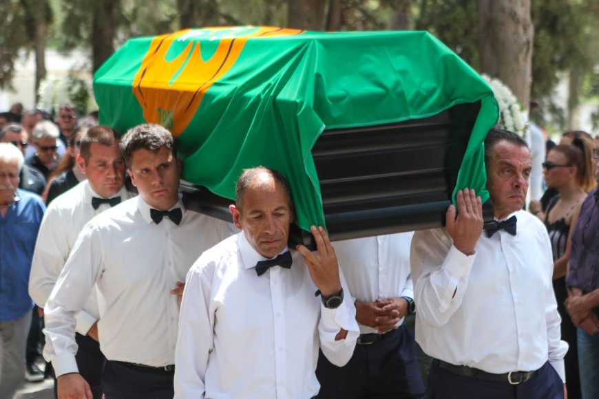 Κηδεία Δερμάνη: Σύσσωμος ο Παναθηναϊκός για το τελευταίο «αντίο»