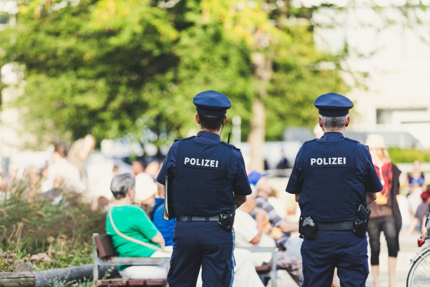 Απείλησε αστυνομικούς με τσεκούρι: Συναγερμός στο Αμβούργο λίγο πριν τον αγώνα του Euro