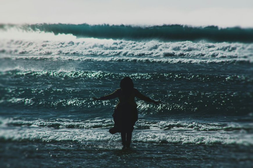 Παρασύρθηκε από κύματα: Τραγωδία στη Ρωσία με 20χρονη κοπέλα