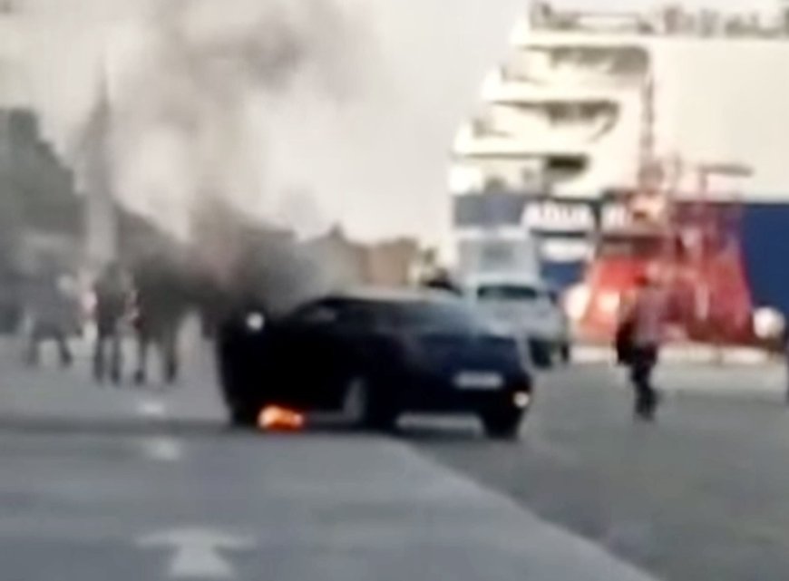 Φωτιά σε όχημα μέσα στο λιμάνι της Καβάλας