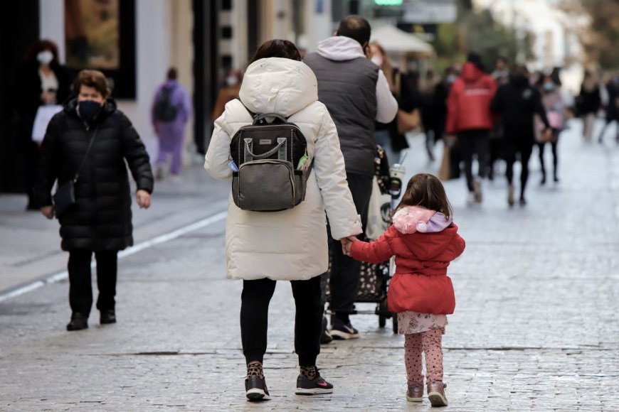 Πότε ανακοινώνονται τα νέα κριτήρια για το επίδομα παιδιού