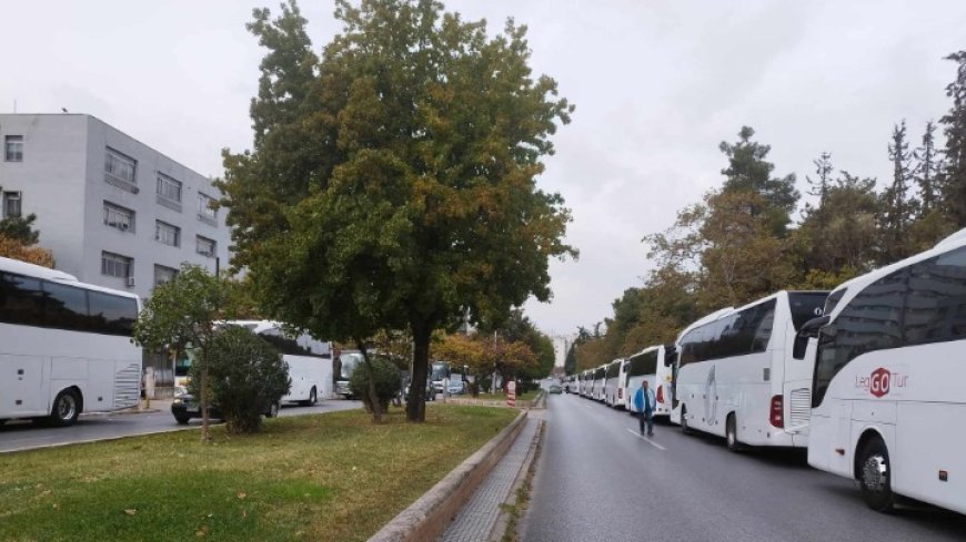 Θεσσαλονίκη: Χιλιάδες Τούρκοι επισκέπτες στο Τουρκικό Προξενείο