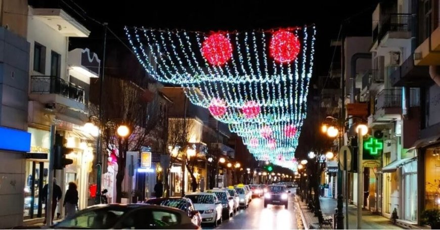 Πλησιάζουν τα Χριστούγεννα και δεν είδαμε τον Δήμο να βιάζεται και τόσο για τον στολισμό της πόλης.