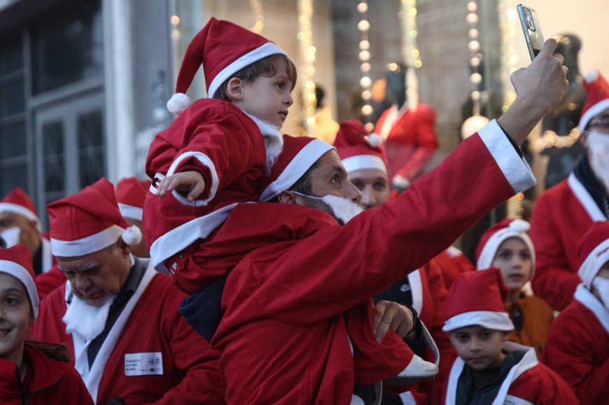 Santa Run Πειραιάς 2024: Αγιοβασίληδες βρήκαν στους δρόμους!