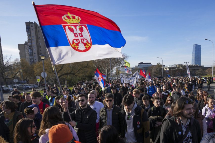 Η Ρωσία ανησυχεί για σενάριο χάους στην Σερβία – Κατευναστικά μέτρα από την σερβική ηγεσία