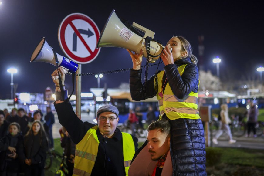 Σερβία: Η πορεία των φοιτητών έφτασε στο Νόβι Σαντ – «Ξενοκίνητες οι κινητοποιήσεις», υποστηρίζει ο Αλ. Βούτσιτς