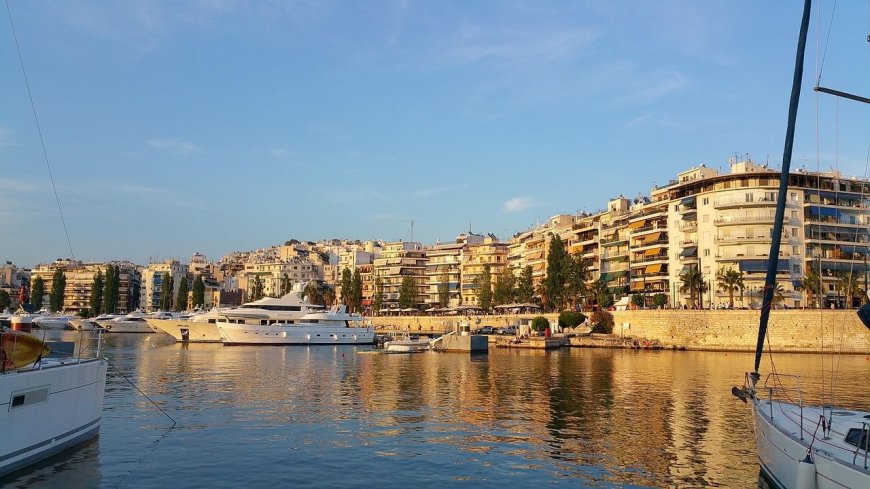 Δήμος Πειραιά: Συντονισμένη επιχείρηση στην περιοχή γύρω από τον Ιερό Ναό του Αγίου Διονυσίου