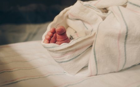 Καυτό τσάι σε βρέφος: Σοβαρό ατύχημα στη Μυτιλήνη, συνελήφθη η σερβιτόρα