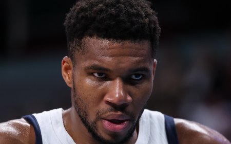 Αντετοκούνμπο: «Σταματήστε να λέτε ψέματα και να θέτετε σε κίνδυνο την οικογένειά μου»