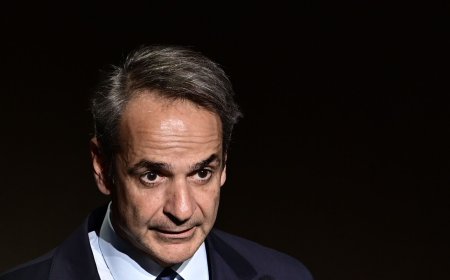 Η απουσία Σαμαρά, η ψυχραιμία Μητσοτάκη και η αμηχανία της ΝΔ