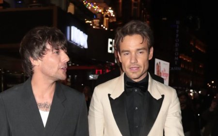 Ο Louis Tomlinson έκανε μία σπάνια αναφορά στον θάνατο του Liam Payne – Η σύντροφός του αφιέρωσε τούρτα γενεθλίων στη μνήμη του