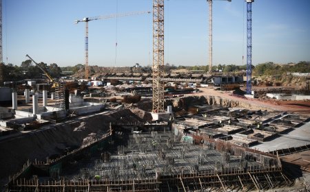 Χάρης Δούκας: Το όνειρο παίρνει σάρκα και οστά – Έπεσε η πρώτη πλάκα στον Βοτανικό