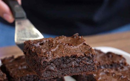 Σοκολατογλυκό χωρίς ζάχαρη και χωρίς μίξερ είναμοι ότι πιοεύκολο και νόστιμο !!!