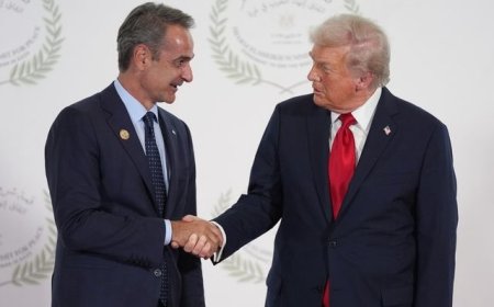 Μητσοτάκης – Τραμπ: Θερμή χειραψία στην Αίγυπτο