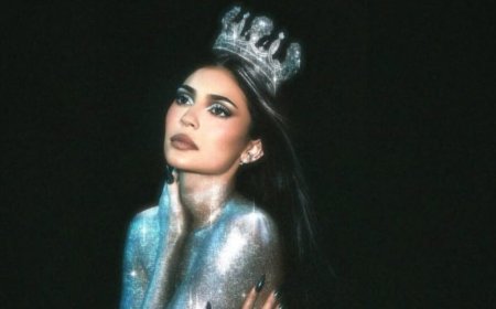 Κάιλι Τζένερ: Φωτογραφήθηκε μόνο με γκλίτερ και το στέμμα της και προκάλεσε πανικό