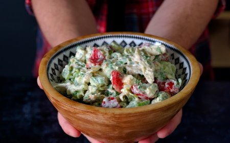 Υγιεινή κοτοσαλάτα  που Αντικαθιστά Ένα Πλήρες Γεύμα!!!