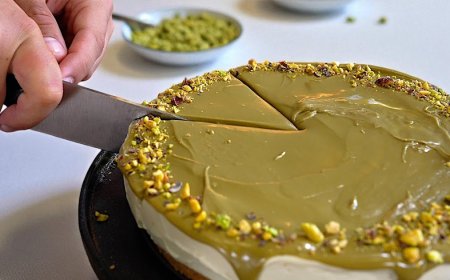 Αυτό το cheesecake με φιστίκι Αιγίνης είναι το πιο εύκολο γλυκό ψυγείου που θα φτιάξεις!!!