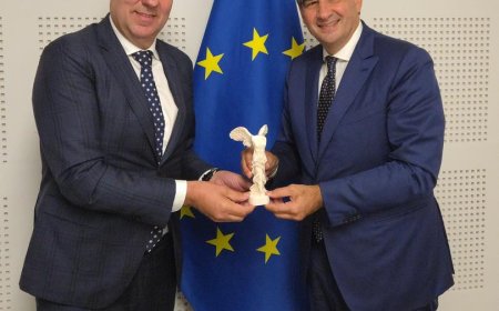 Συνάντηση του περιφερειάρχη Χριστόδουλου Τοψίδη με τον Επίτροπο Περιφερειακής Πολιτικής στις Βρυξέλες