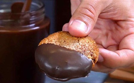 Τα πιο εύκολα μπισκότα χωρίς ζάχαρη με μόνο 2 υλικά!!!