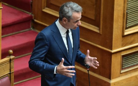 Μητσοτάκης στη Βουλή για τον Άγνωστο Στρατιώτη: «Οι ιεροί τόποι ανήκουν σε όλους, όχι σε όσους φωνάζουν περισσότερο»