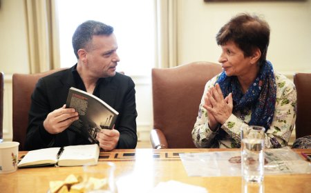 Η Αθήνα στεγάζει τη μνήμη του Μανώλη Γλέζου