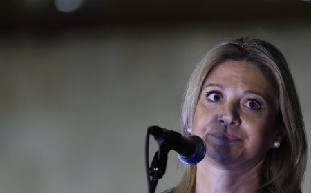 Δημοσκόπηση MARC: Πιο θετικά αξιολογείται η Καρυστιανού από Τσίπρα και Σαμαρά