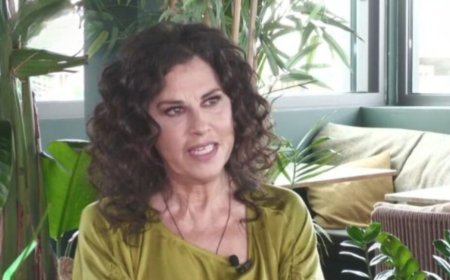 Διονύσης Σαββόπουλος – Η Ελευθερία Αρβανιτάκη αποχαιρετά τον μεγάλο της δάσκαλο: «Αντίο ήρωά μου, αντίο μάγε της σκηνής»