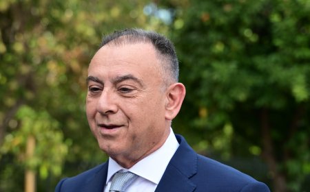 Ρουβίκωνας: Επίθεση με τρικάκια και πανό στο γραφείο του Χρήστου Κέλλα