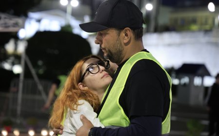 Κωνσταντοπούλου και Ρούτσι καθάρισαν το χώρο μπροστά από το Μνημείο του Αγνώστου Στρατιώτη