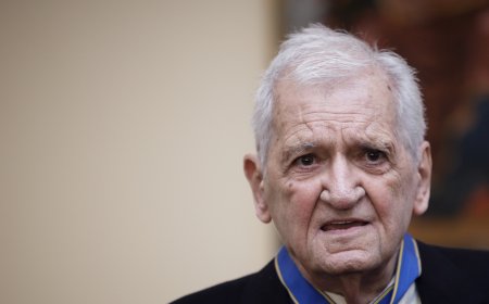 Ο Τίτος Πατρίκιος θυμάται το ’40: «Με έσωσε ένα φιλί. Να μαθαίνουμε να διαφωνούμε χωρίς να πολεμάμε»