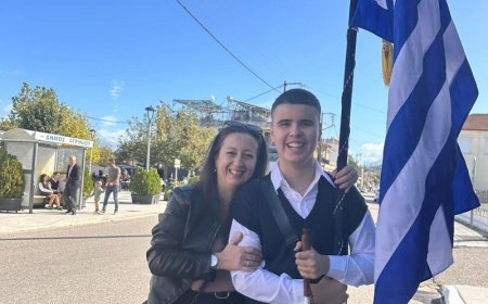 Ο τυφλός σημαιοφόρος που συγκίνησε τη Γαβαλού Αγρινίου