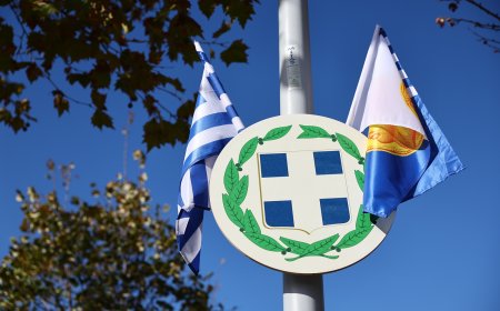 Μαθητική παρέλαση στην Αθήνα: Το μήνυμα μαθήτριας υπέρ της Παλαιστίνης