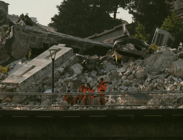 Τουρκία, κατάρρευση πολυκατοικίας: Δύο παιδιά νεκρά, 18χρονη ανασύρθηκε ζωντανή