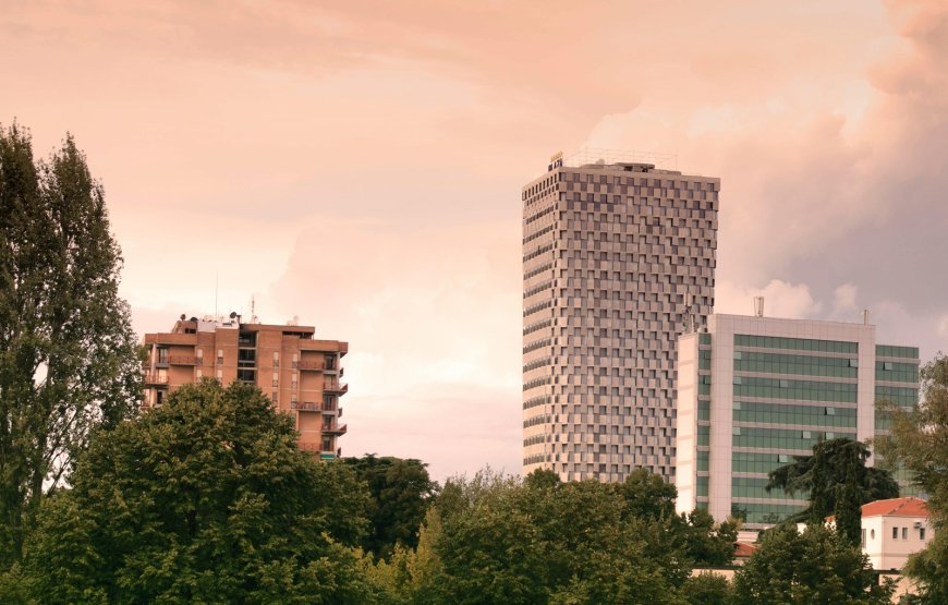 Σκότωσαν δικαστή στην Αλβανία: Σοκ στην αίθουσα του Εφετείου στα Τίρανα