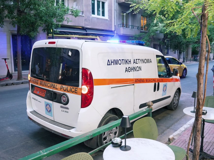 Μηδενική ανοχή: Ο Δήμος Αθηναίων βάζει λουκέτο σε 11 καταστήματα για κατάληψη κοινόχρηστου χώρου