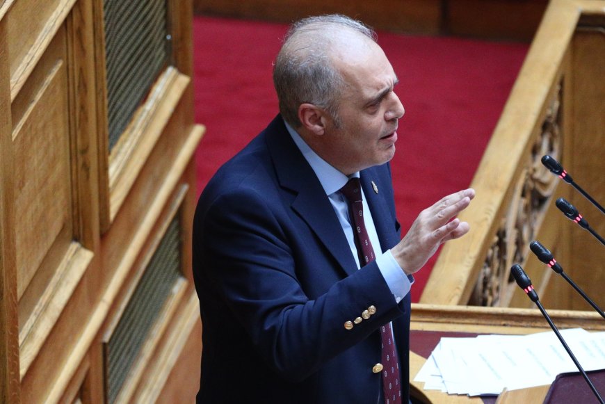 Τέμπη: Σύγκρουση Γεωργιάδη – Βελόπουλου στη Βουλή