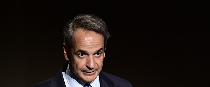 Η απουσία Σαμαρά, η ψυχραιμία Μητσοτάκη και η αμηχανία της ΝΔ