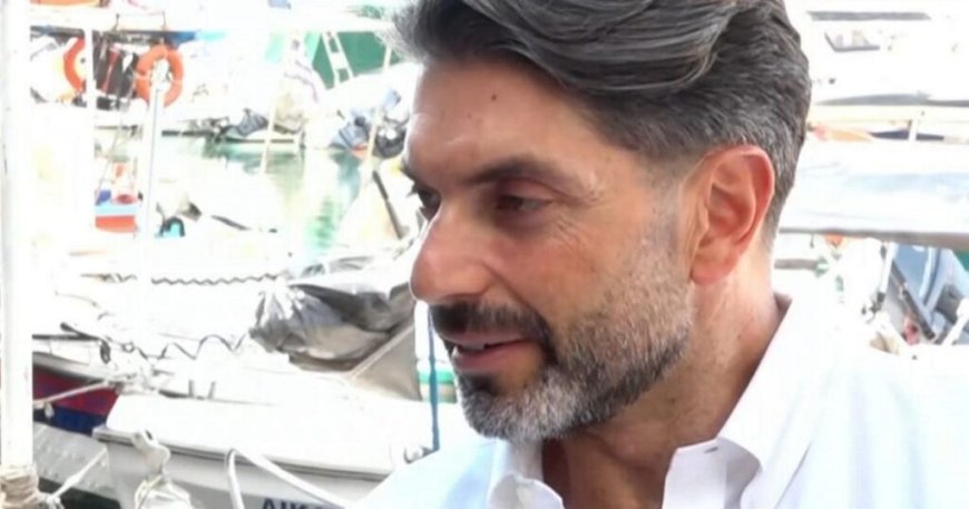 Ο Σπύρος Μαρτίκας απαντά για τα δημοσιεύματα για την κυρία που τον συνόδευε στην Πάρο
