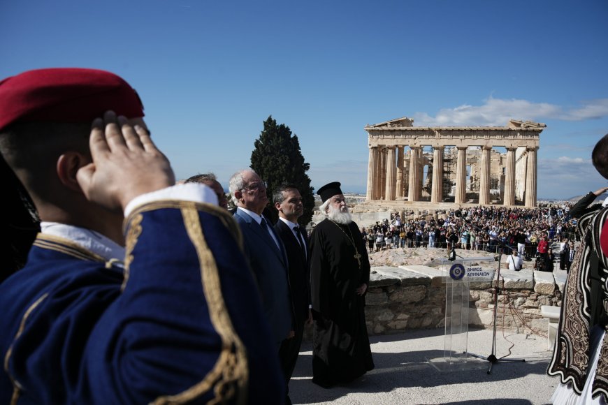 Δούκας: Το μήνυμα για τη Δημοκρατία στην 81η Επέτειο της Απελευθέρωσης