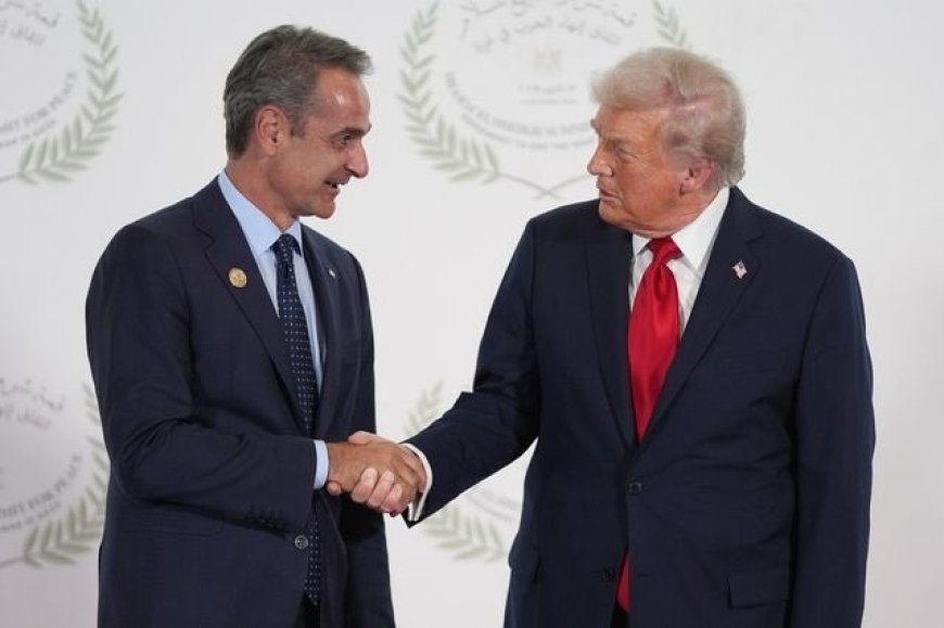 Μητσοτάκης – Τραμπ: Θερμή χειραψία στην Αίγυπτο