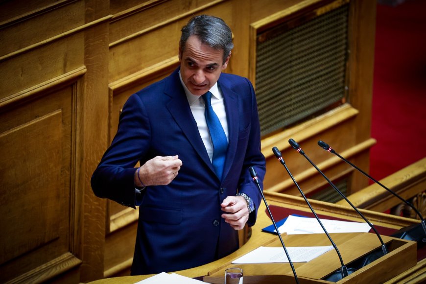 Μητσοτάκης Βουλή: Η Ελλάδα στέκεται πλέον όρθια και περήφανη – Θα συνιστούσα αυτοσυγκράτηση στους ψευτοπατριώτες