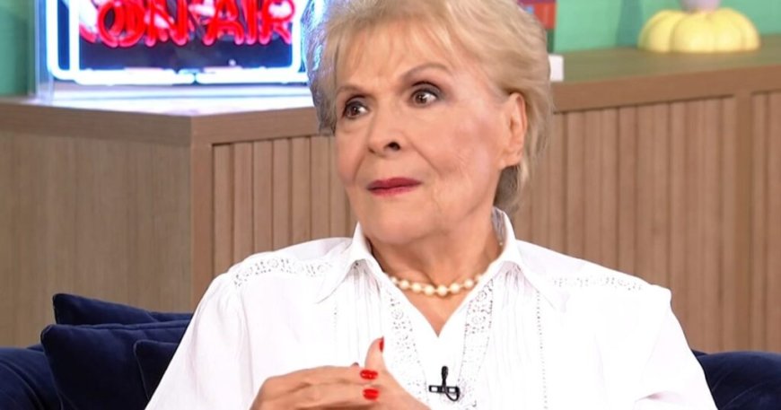 Κλειώ Δενάρδου: «Η Αλίκη Βουγιουκλάκη με αφόπλισε, ήξερε πώς να φερθεί»