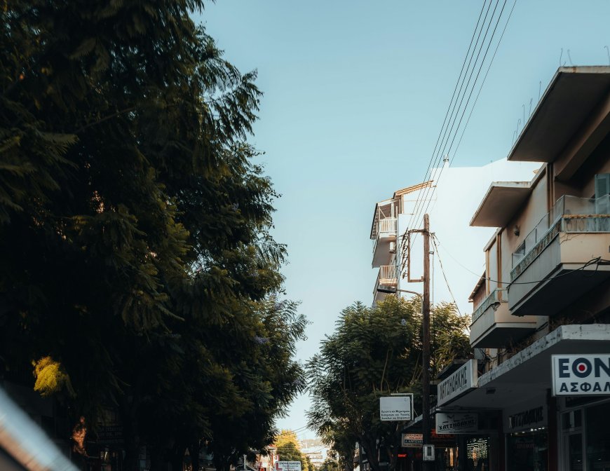 Νυχτερινή επίθεση με καταστροφές σε καταστήματα και ΑΤΜ στο κέντρο των Χανίων