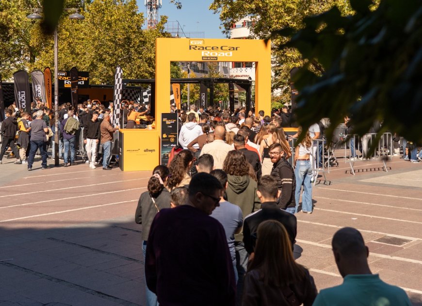 Η Πάτρα υποδέχτηκε τη Formula 1: Η Πλατεία Τριών Συμμάχων φιλοξένησε το showcar της McLaren F1 Team