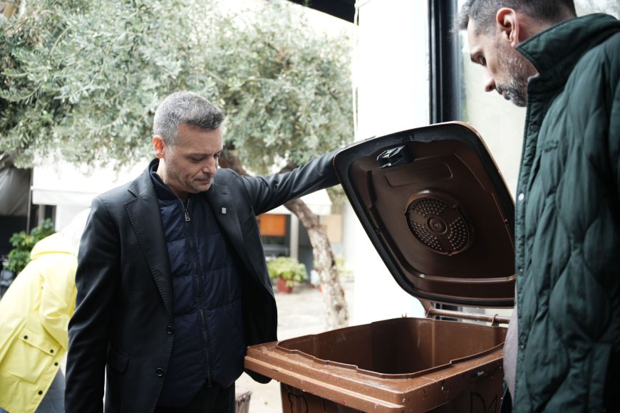 Διαχείριση απορριμμάτων: Δούκας και Μπέη επεκτείνουν τους καφέ κάδους σε λαϊκές αγορές