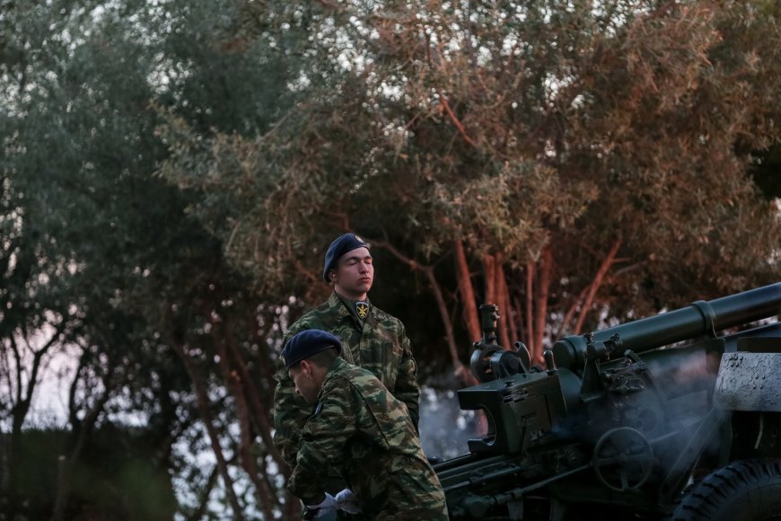 Κανονιοβολισμοί Λυκαβηττός: Η Αθήνα τίμησε την 28η Οκτωβρίου με 21 βολές τιμής από το ιστορικό ύψωμα