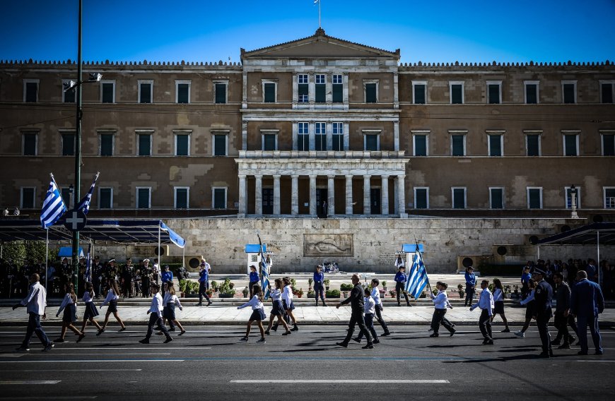 Μαθητική παρέλαση στο Σύνταγμα 2025: Η νέα γενιά τίμησε με περηφάνια το «Όχι» του ’40