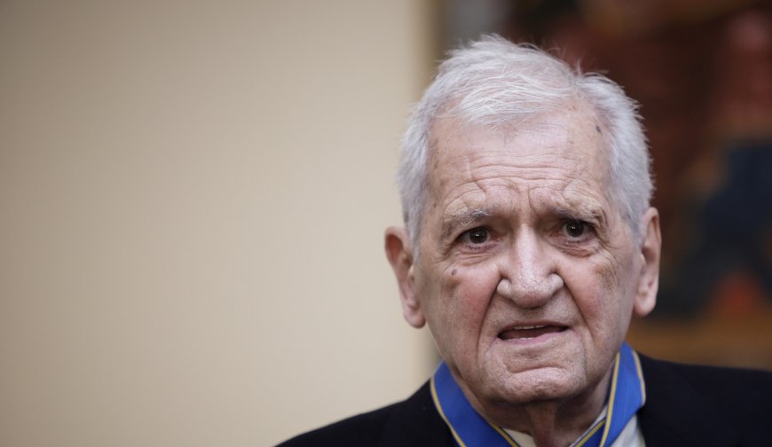 Ο Τίτος Πατρίκιος θυμάται το ’40: «Με έσωσε ένα φιλί. Να μαθαίνουμε να διαφωνούμε χωρίς να πολεμάμε»