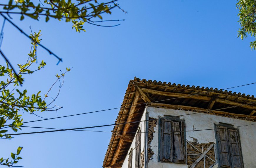 Παρέλαση στα Φουρνά Ευρυτανίας, το χωριό που “ξαναγεννήθηκε”